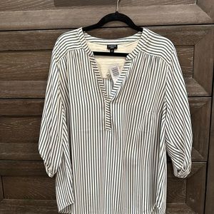 Torrid HARPER GEORGETTE PULLOVER 3/4 SLEEVE BLOUSE
STRIPE - BLUE